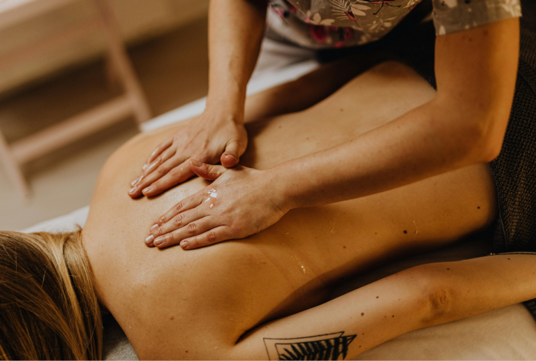 Massagem terapêutica para tensão e desconforto localizado